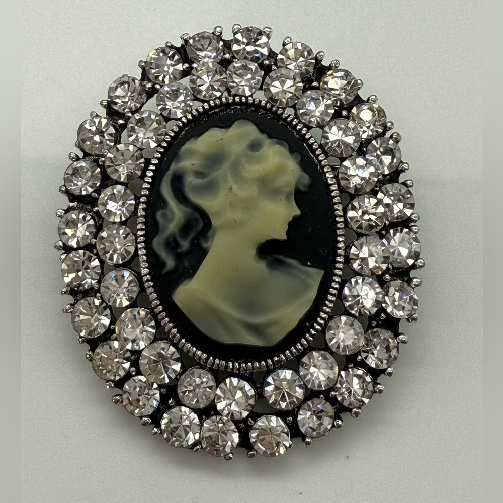 Rhinestone Cameo Brooch Pin Silver Tone Oval Victorian Lady Portrait